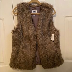 NWT Women’s Old Navy Faux Fur Vest